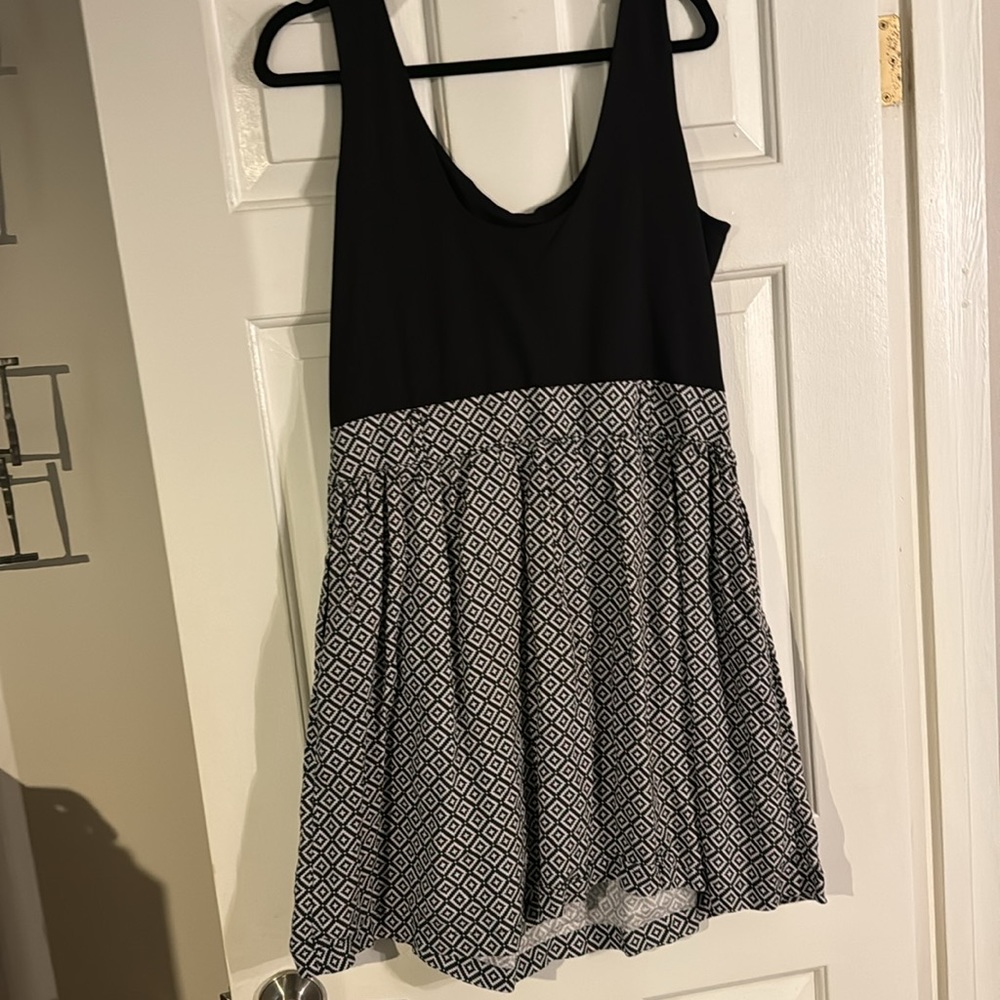 J McLaughlin black / white dress - Picture 4 of 8
